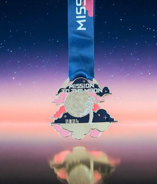Silver medal featuring "Mission to the Moon" challenge design, awarded by VirtualRunEvent for running and walking achievements.